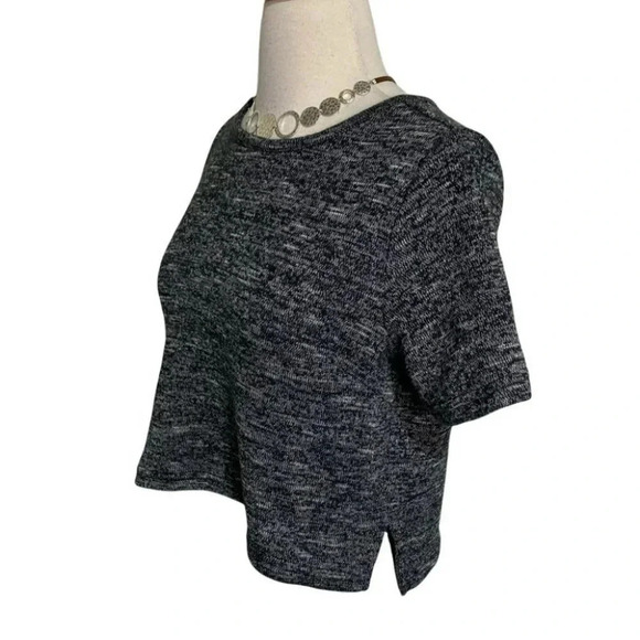 Forever 21 S black cropped to its zipper on back - Picture 2 of 4